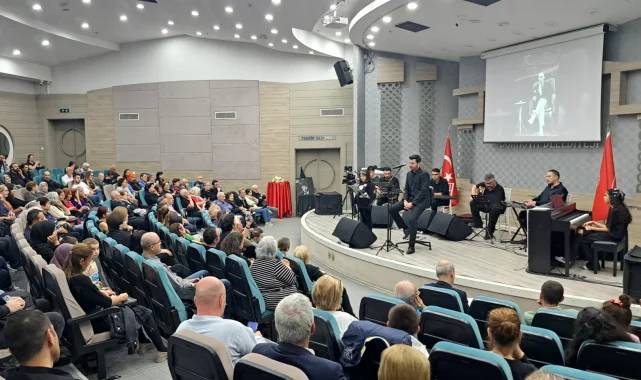İzmir Bornova'da 10 Kasım'da duygu dolu gece
