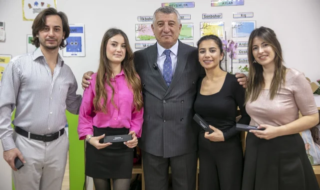 İzmir Güzelbahçe'den öğretmenlere isme özel kalem