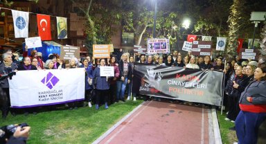 İzmir Karabağlar'da şiddete karşı tek ses tek yürek