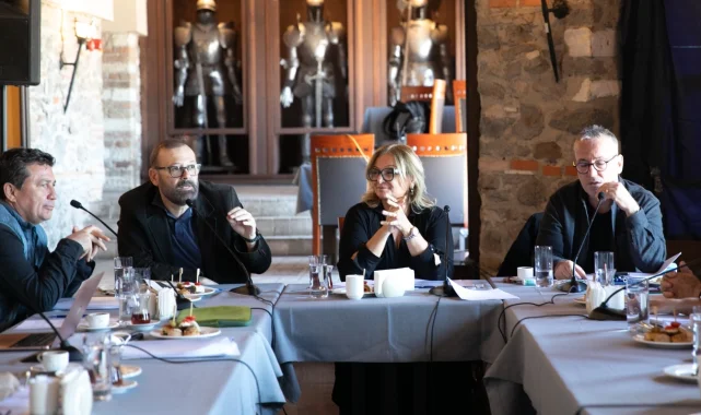 İzmir Şehir Tiyatroları danıştı