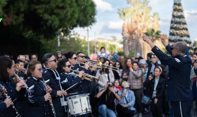 İzmir, yeni yılı rengarenk bir festivalle karşılıyor