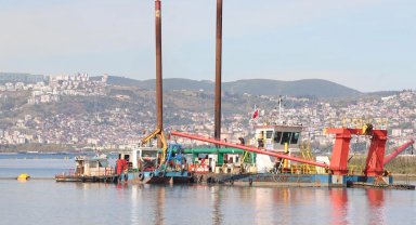 İzmit Körfezi yeniden nefes aldı... Temizlenen körfezde artık yunuslar dans ediyor