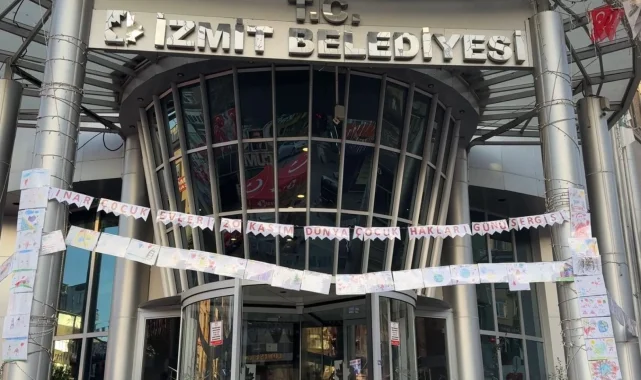 İzmit'te çocukların eserleri belediyede, mutlulukları ekranda
