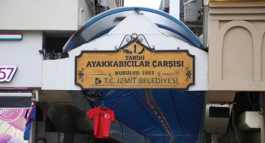 İzmit'te Tarihi Ayakkabıcılar Çarşısı'nın çatısı yenileniyor