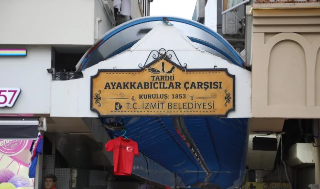 İzmit'te Tarihi Ayakkabıcılar Çarşısı'nın çatısı yenileniyor