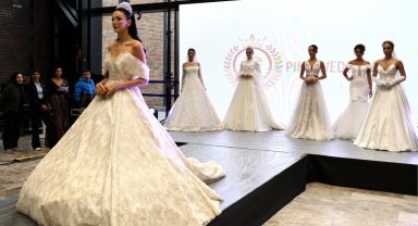 Kocaeli 3. Evlilik Fuarı'nda gelinlik ve bindallılar sahneye çıktı