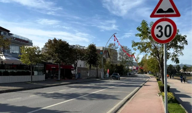 Kocaeli Başiskele sahilinde yoğun trafiğe pratik çözüm
