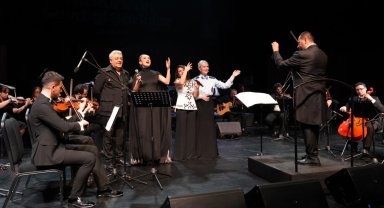 Kocaeli'de Ata'ya özlem notalarla yankılandı