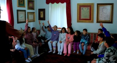 Kocaeli'de çocuklar Mesnevi hikâyelerini sahneledi