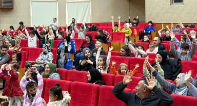 Kocaeli'de Gölcüklü çocukları neşelendiren tatil hediyesi