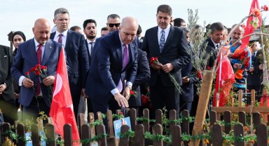 Kurtulmuş, Adıyaman'da deprem şehitlerini andı