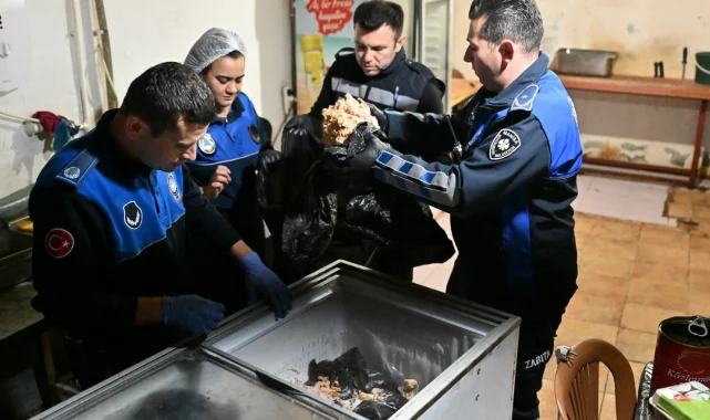Manisa'da 150 kilo pişmiş tavuk eti ele geçirildi! İşletme mühürlendi
