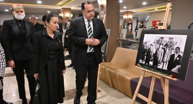 Manisa'da "Ata'nın Sanat Mirası" söyleşi ve fotoğraf sergisine yoğun ilgi