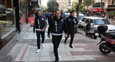 Manisa'da kaldırım işgallerine zabıta müdahalesi