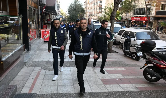 Manisa'da kaldırım işgallerine zabıta müdahalesi