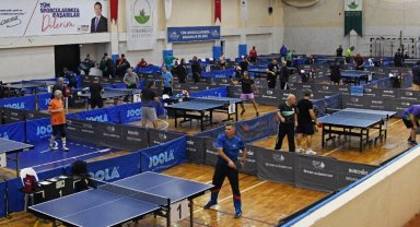 Masa tenisinin ustaları Osmangazi'de buluştu