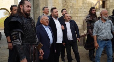 Memduh Büyükkılıç'tan İstanbul'da film platosuna ziyaret