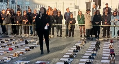 Mudanyalı kadınlar şiddete karşı 7 saat nöbet tuttu