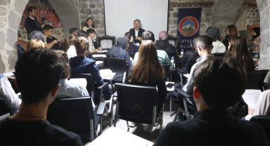 Mustafa Palancıoğlu Mektep Melikgazi'de öğrencilerle buluştu