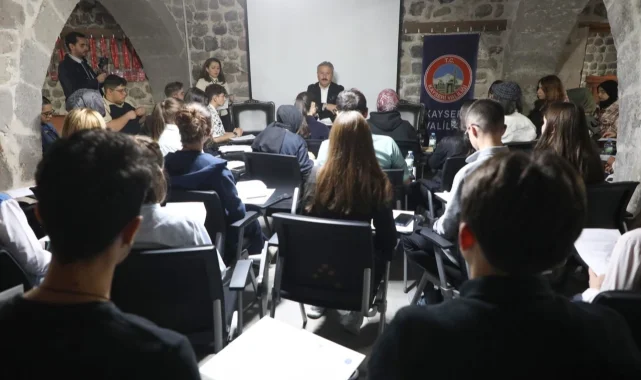 Mustafa Palancıoğlu Mektep Melikgazi'de öğrencilerle buluştu