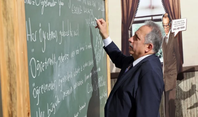 Mustafa Yalçın'dan 'Öğretmenler Günü' mesajı
