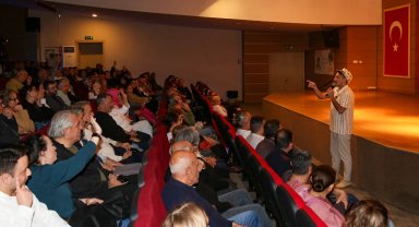 Öğretmenlere 'Çiğli Komedi Akşamları' neşeli gece yaşattı