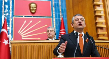 Özel'den vakıf iddiası! Sen ineceksin tren yoluna devam edecek