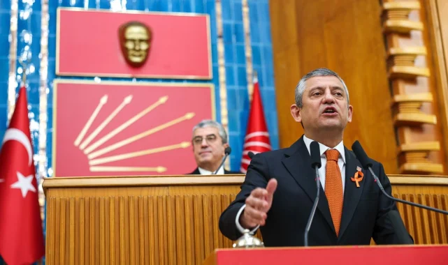 Özel'den vakıf iddiası! Sen ineceksin tren yoluna devam edecek