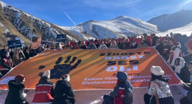 Palandöken'de 'Şiddete Karşı Tek Yürek'... Kadınlar ön saflarda yürüdü