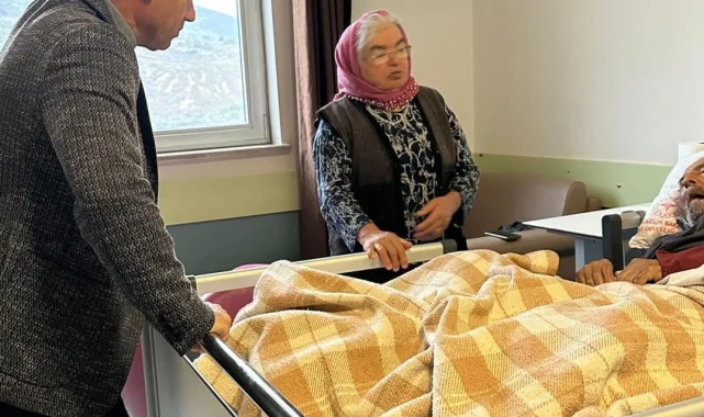 Reşadiye'de Başkan Ünal'dan hasta yatağı talebine anında müdahale