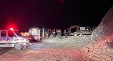Sivas'ın Divriği'ndeki göçükte arama çalışmaları sürüyor