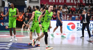 Tofaş evindeki yenilmezlik serisini Anadolu Efes'le sürdürdü