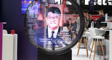 Turgut Özal hologram yöntemiyle Kocaeli Bilişim Fuarı'nda