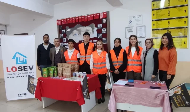 Zekiye Tekin'den lösemili çocuklara ziyaret