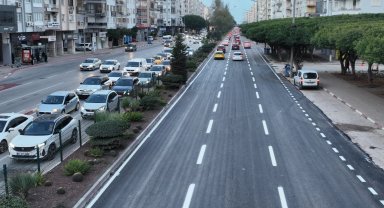 Antalya 100. Yıl Bulvarı'nda asfalt yenileme çalışması