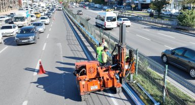 Antalya Gazi Bulvarı'nda otokorkuluk çalışması