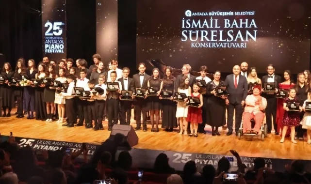 Antalya Piyano Festivali'nde gençler sahne aldı