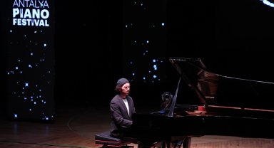 Antalya Piyano Festivali'nde klasik müziğe yolculuk