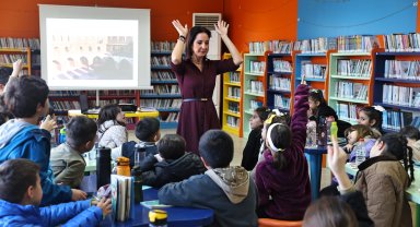 Antalya'da çocuklar kitaplarla buluşuyor