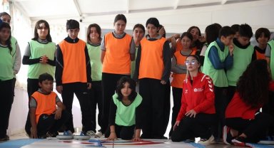 Antalya'da kız çocukları Floor Curling ile tanıştı