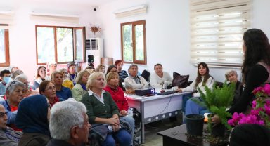 Antalya'da yaşlılara çiçek yetiştiriciliği ve bakım eğitimi