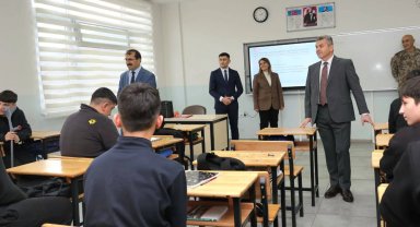Artvin Valisi Ergün'den okullara ziyaret