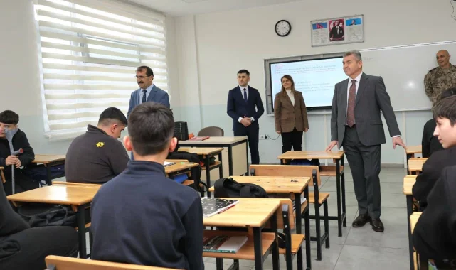 Artvin Valisi Ergün'den okullara ziyaret
