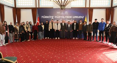 Başkan Altay, Konya'nın ilçelerinden gelen gençlerle buluştu