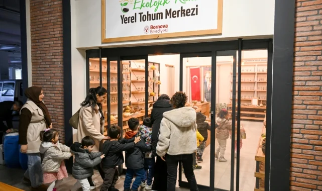 Bornova'da minik eller toprağa dokundu