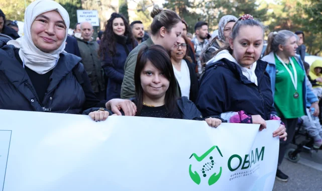 Bursa Osmangazi'de engelli bireyler farkındalık için yürüdü
