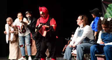 Bursa Osmangazi'de engelliler ilk kez sahneye çıktı