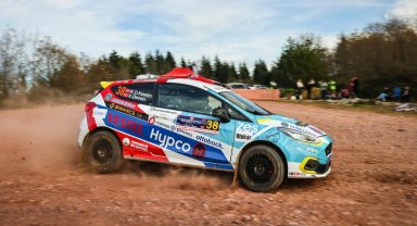 Bursa Osmangazi'nin gururundan podyumda çifte başarı