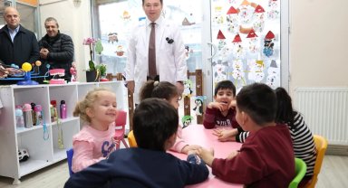 Bursa'da Başkan Erkan Aydın çocuklara mesleğini tanıttı