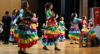 Bursa'da Roman ve Balkan gecesi coşkusu